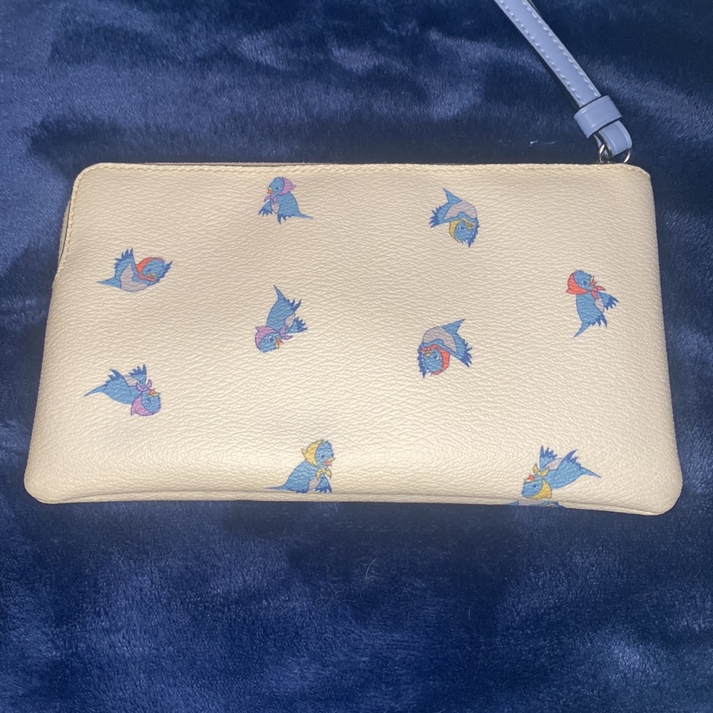 DISNEY X LARGE CORNER ZIP WRISTLET CINDERELLA FLYING BIRDS PRINT‎ COACH - Picture 4 of 5